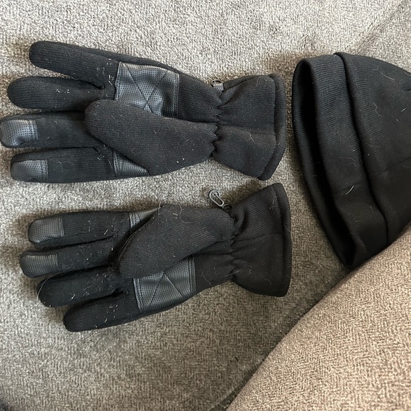 RedHead Black Gloves and Beanie Set - Picture 2 of 5
